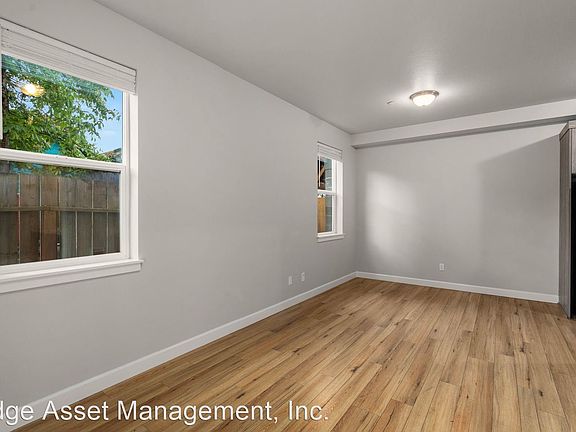 5th image of 424 NE Stafford St #10630053