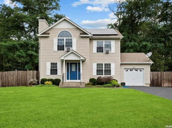 75 Beatrice Drive, Shirley, NY 11967