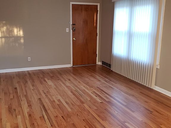 5th image of 7012 Town Ln