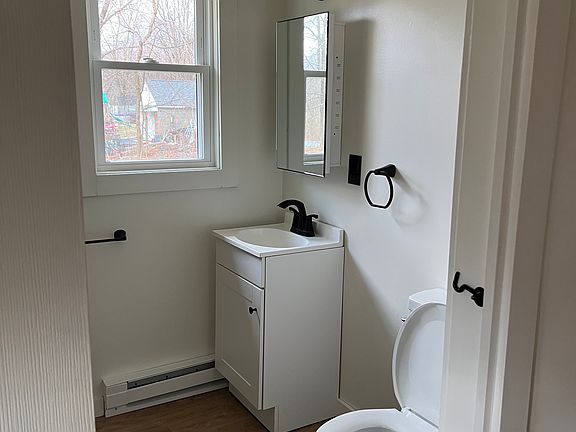 3rd image of 862 South St #5