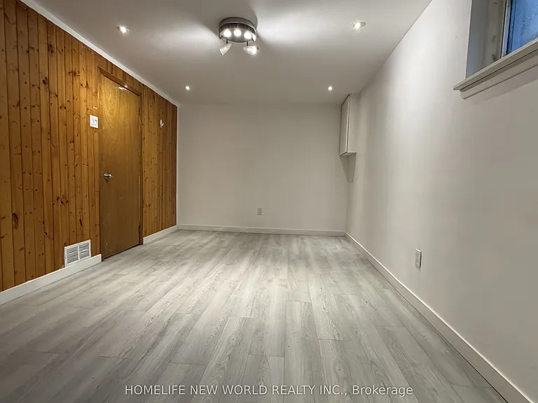 135 Pineway Blvd #LOWER LEVEL — Photo 7
