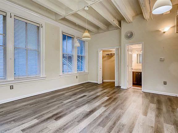 32 Peachtree St NW Apt 702 - Web Quality - 005 - 08 Living Room_07202023