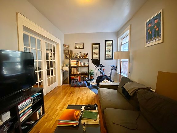 3rd image of 552 Lincoln Pl APT A2