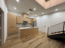 5614 Larkin