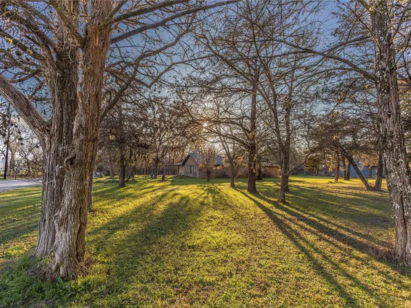 125 Forrest Ln, Brenham, TX 77833