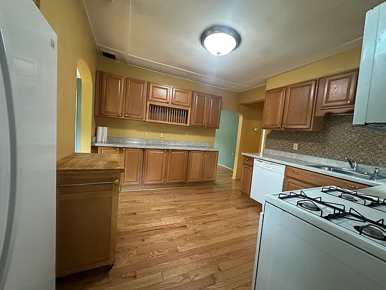 358 Union St — Photo 12