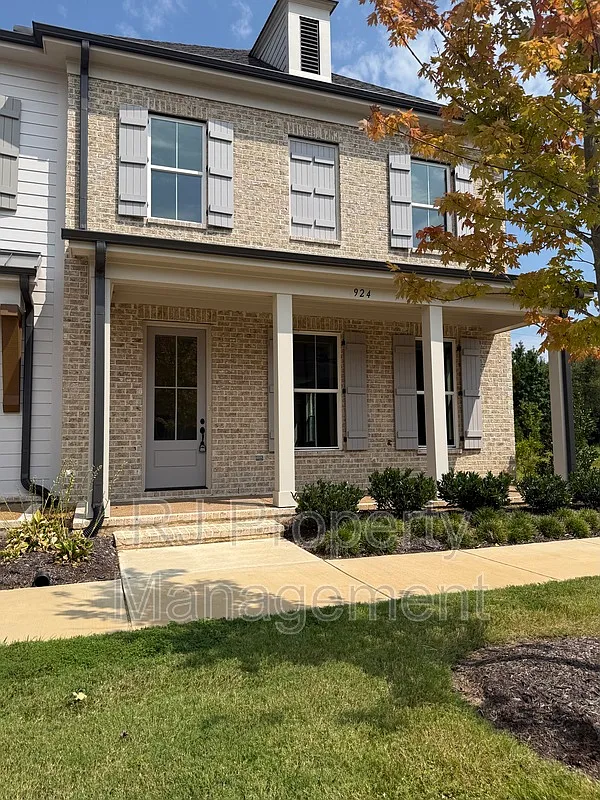 3 bed, 2.5 bath, 2209 sqft, $3,500 — Photo 2