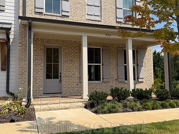 2nd image of 924 Aldwick Dr