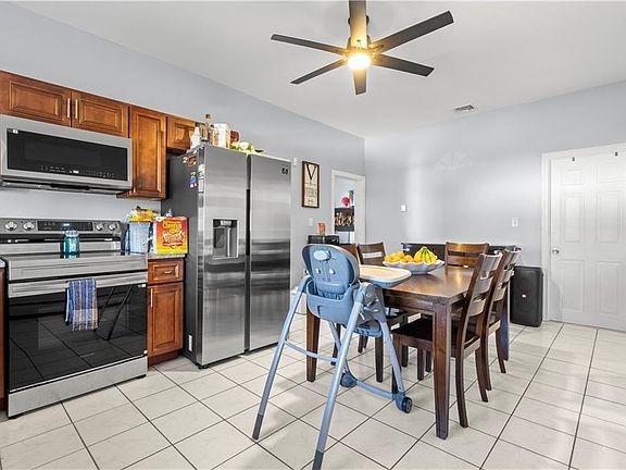 2nd image of 136 Windmill St