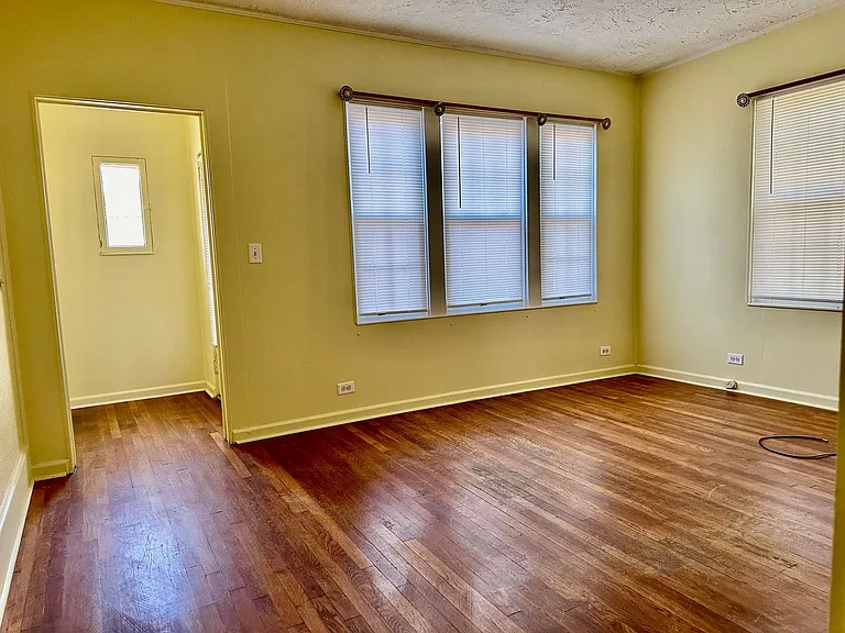 405 E Elm St — Photo 29