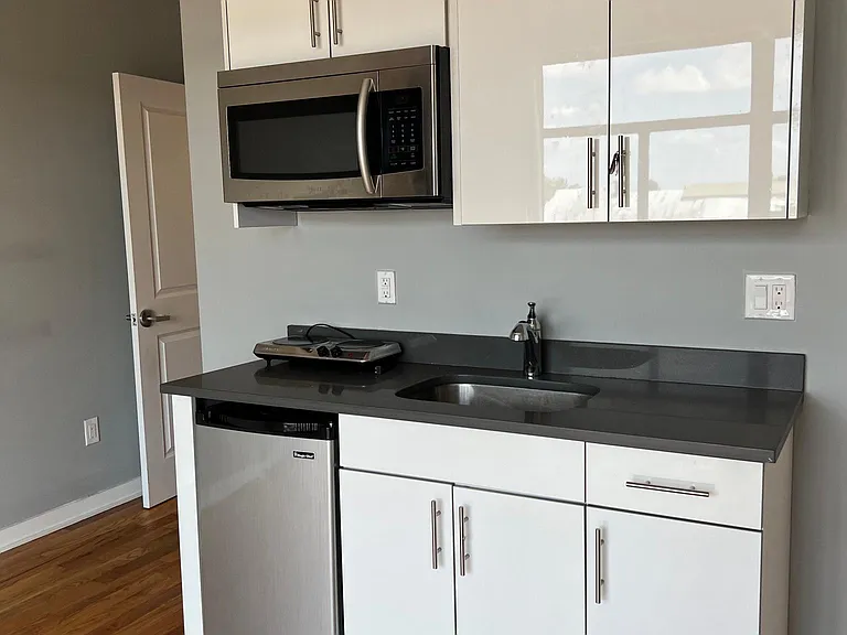 533 N Budd St #D3 — Photo 7