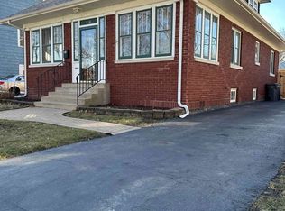 418 Elm St, Elgin, IL 60123