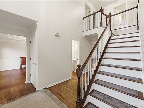 4th image of 135 Westhaven Cir