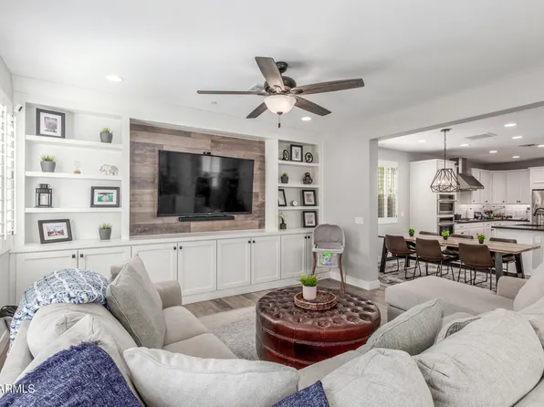 1683 S WALLRADE Lane, Gilbert, AZ 85295