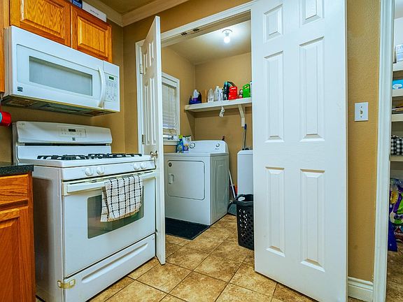 5th image of 1521 E 1st St