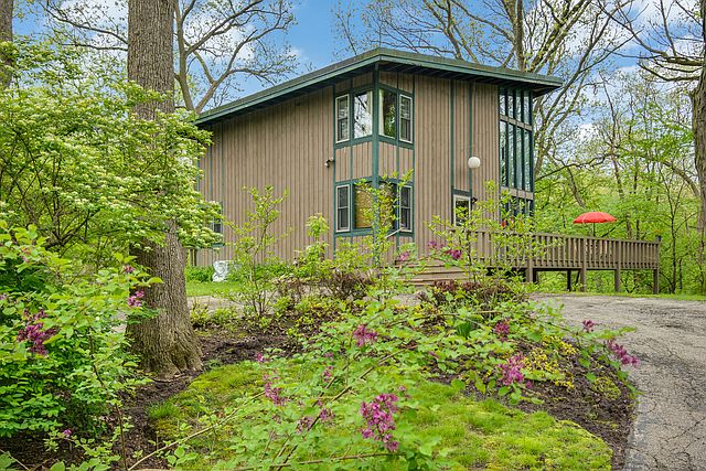 1st image of 260 Deerpath Ln