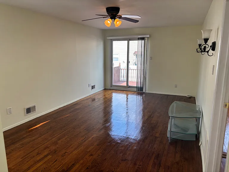 21 Evan Pl — Photo 2