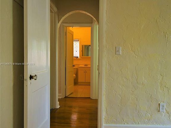 2nd image of 953 32nd St