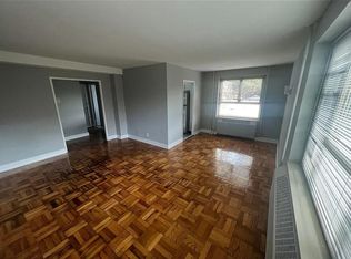 61-14 183rd St #3, Fresh Meadows, NY 11365