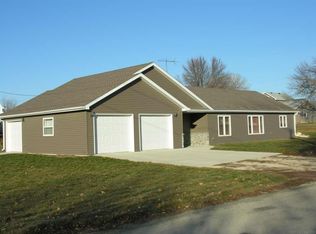 403 S 4th St, Osage, IA 50461