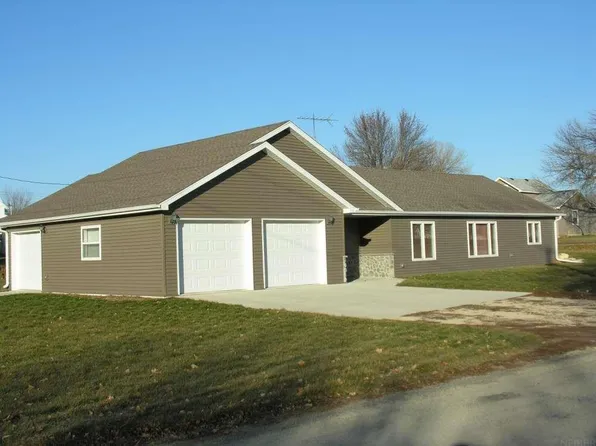 403 S 4th St, Osage, IA 50461
