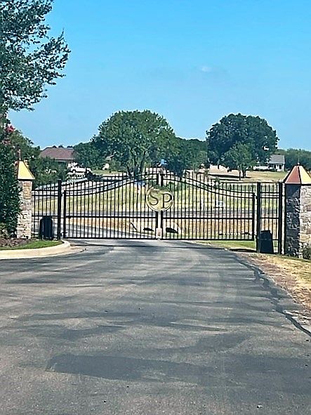 2nd image of Lake Vista Dr