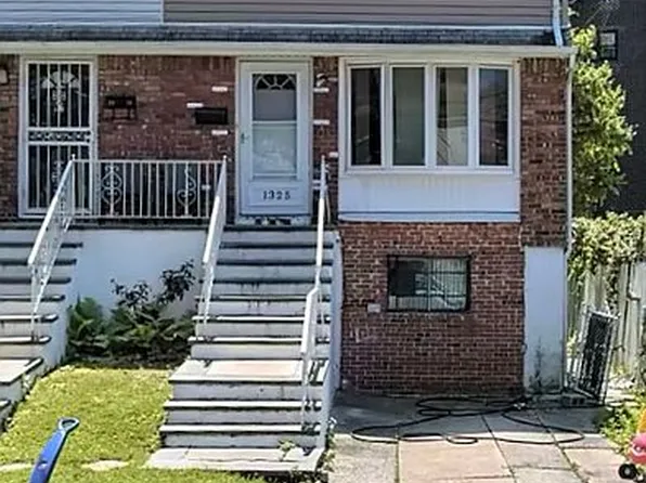 1325 Davies Rd, Far Rockaway, NY 11691