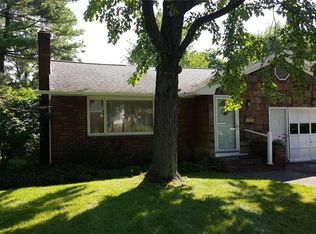 209 Locksley Rd, Syracuse, NY 13224