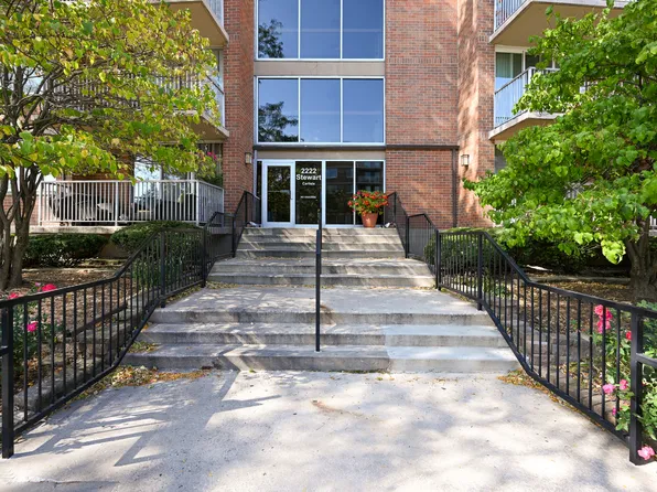 2222 S Stewart Ave APT 3D, Lombard, IL 60148