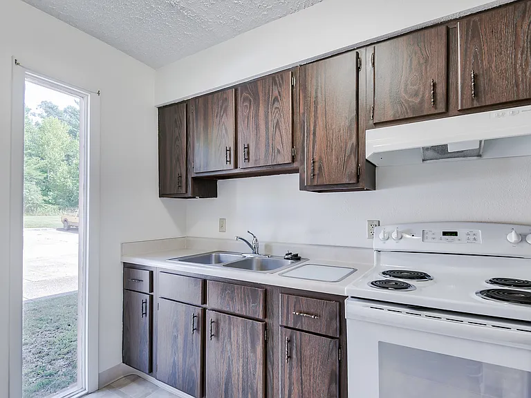Colonial Terrace and Village Apartments — Photo 7