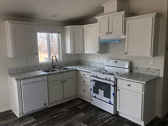 3rd image of 1230 E Aralia Dr