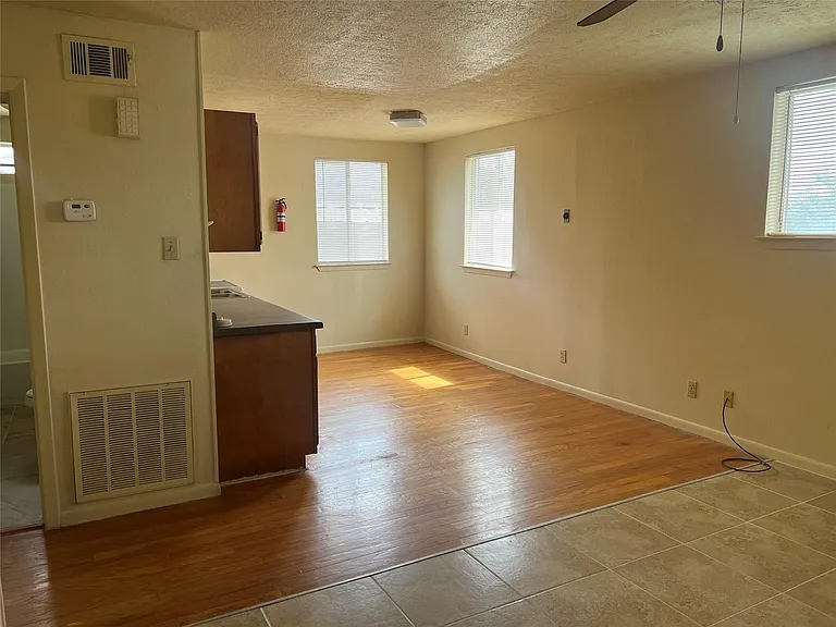 1201 Gillette St #4 — Photo 7