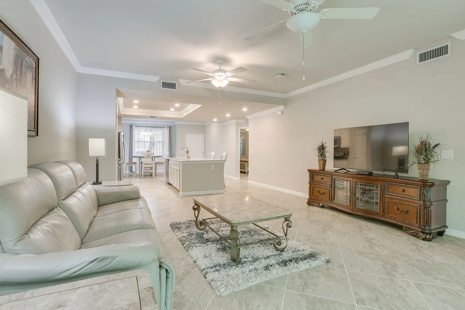 2 bed, 2.0 bath, 1194 sqft, $2,351 — Photo 2