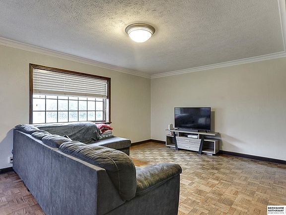 3rd image of 4907 Davenport St APT 3