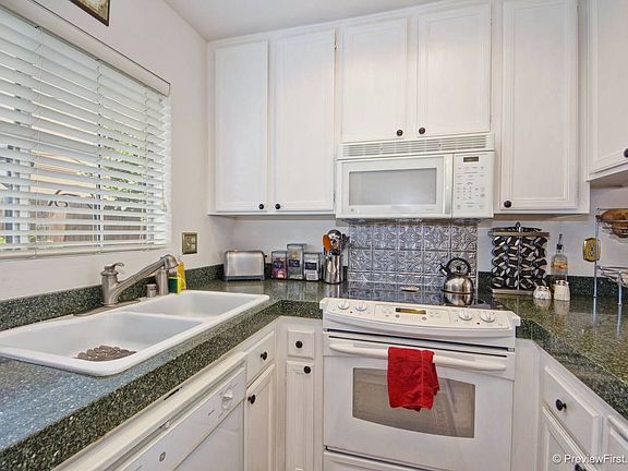 4th image of 4732 34th St Unit 2