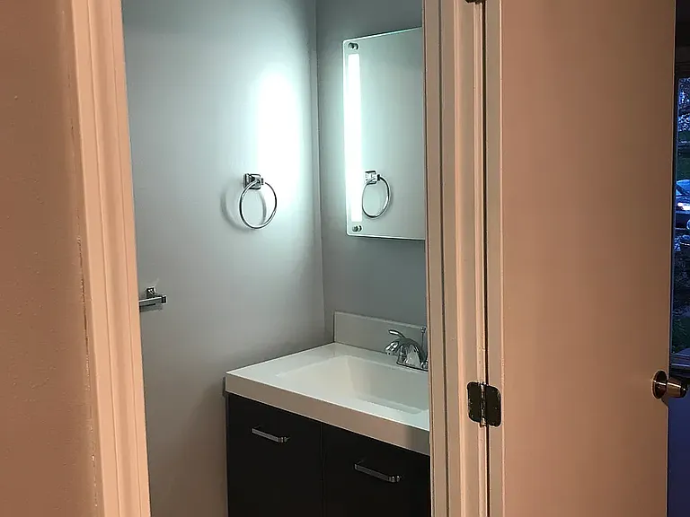 1st floor 1/2 bath