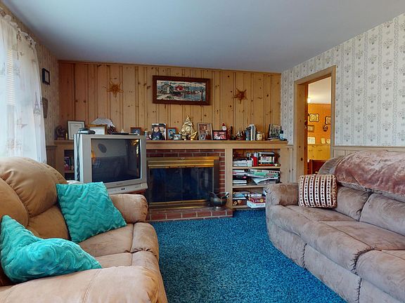 3rd image of 16 Cornell Drive