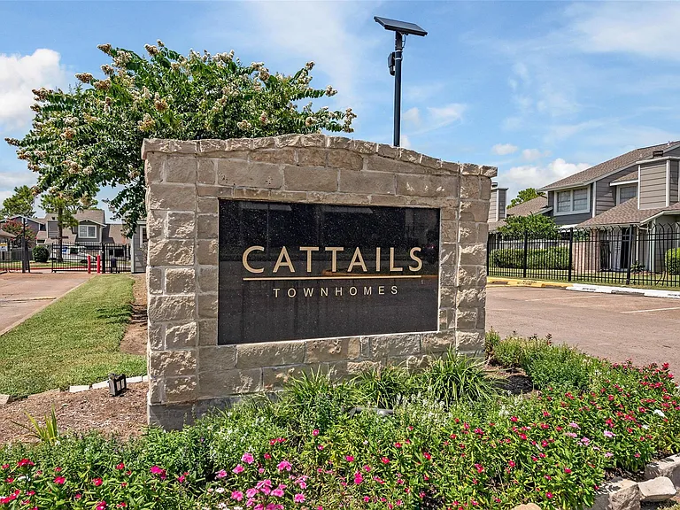 6345 Cattails Ln — Photo 1