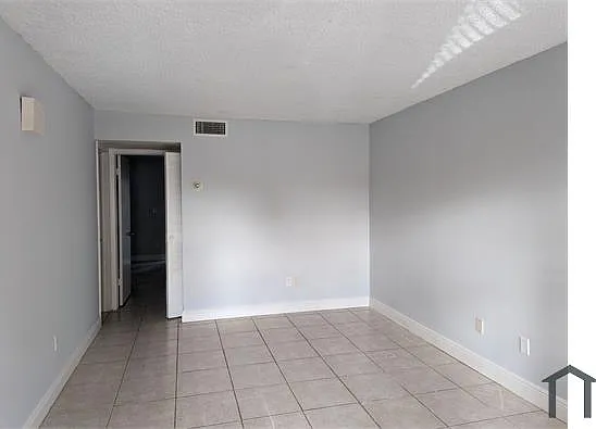 20520 NW 15th Ave — Photo 4