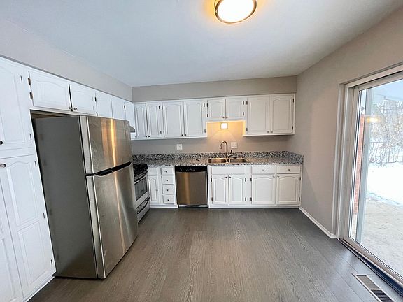 4th image of 29341 Jefferson Ave