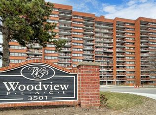 3501 Glen Erin Dr #605, Mississauga, ON L5L2E9