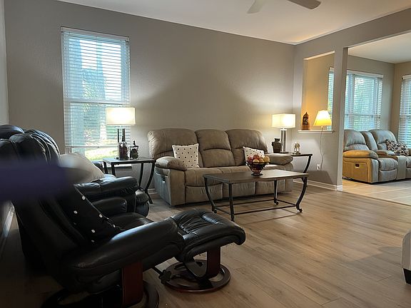 5th image of 1340 Charleston Square Dr #1