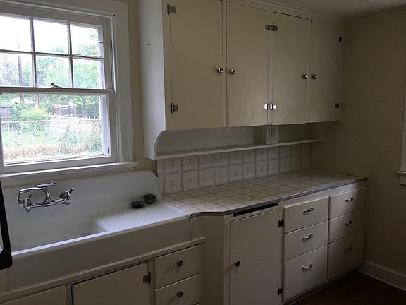 5th image of 912 6th St W