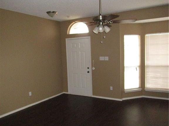 2nd image of 1064 Glencrest Dr