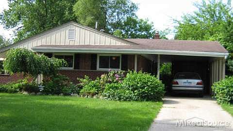 2nd image of 32565 Knollwood Dr