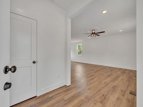 4th image of 5800 Sanders Rd