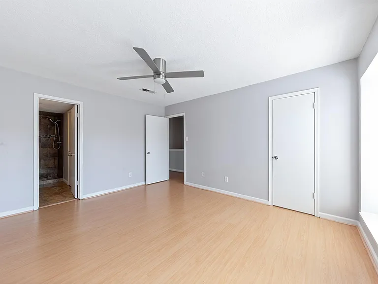 7700 Creekbend Dr #30 — Photo 16