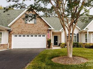 47 Victoria Park Dr, Hendersonville, NC 28792