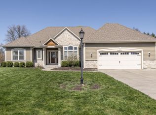 N28W24370 Single Tree Ct, Pewaukee, WI 53072