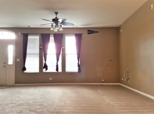 211 Springbrook Trl S, Oswego, IL 60543